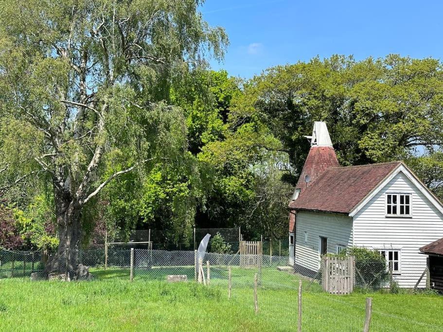 Beautiful 2 Bed Oast - 15 Acre Farm - Tunbridge Wells Villa ภายนอก รูปภาพ